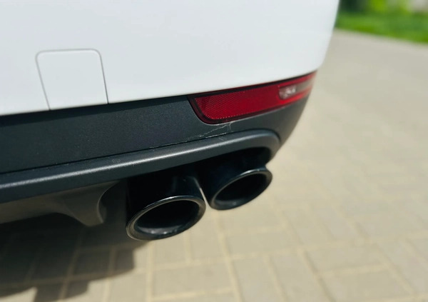 Porsche Macan cena 158500 przebieg: 128000, rok produkcji 2018 z Warszawa małe 191